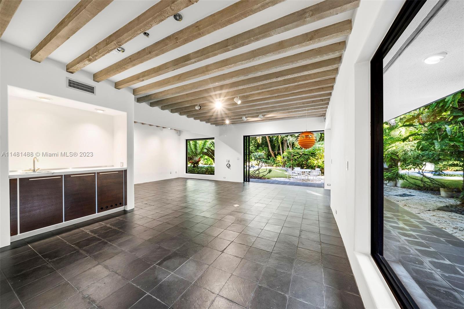 LEAFY WAY - Residential