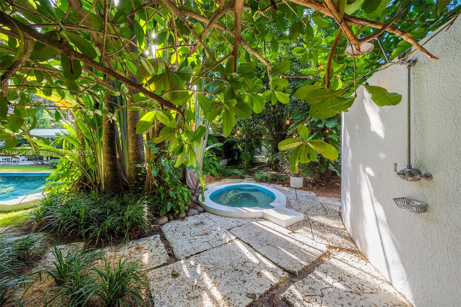 LEAFY WAY - Residential