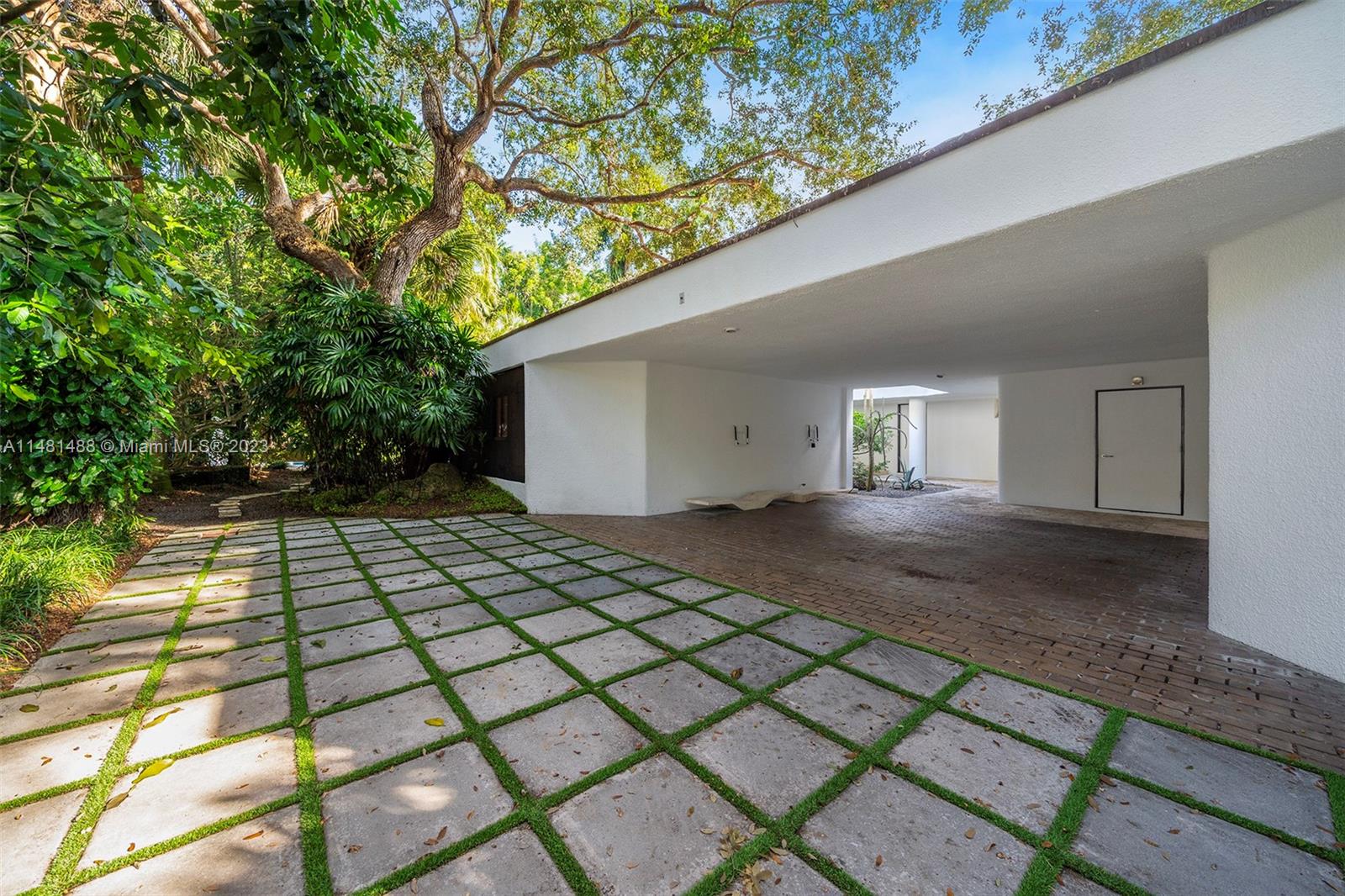 LEAFY WAY - Residential