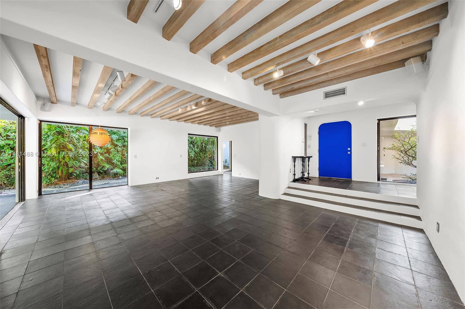 LEAFY WAY - Residential