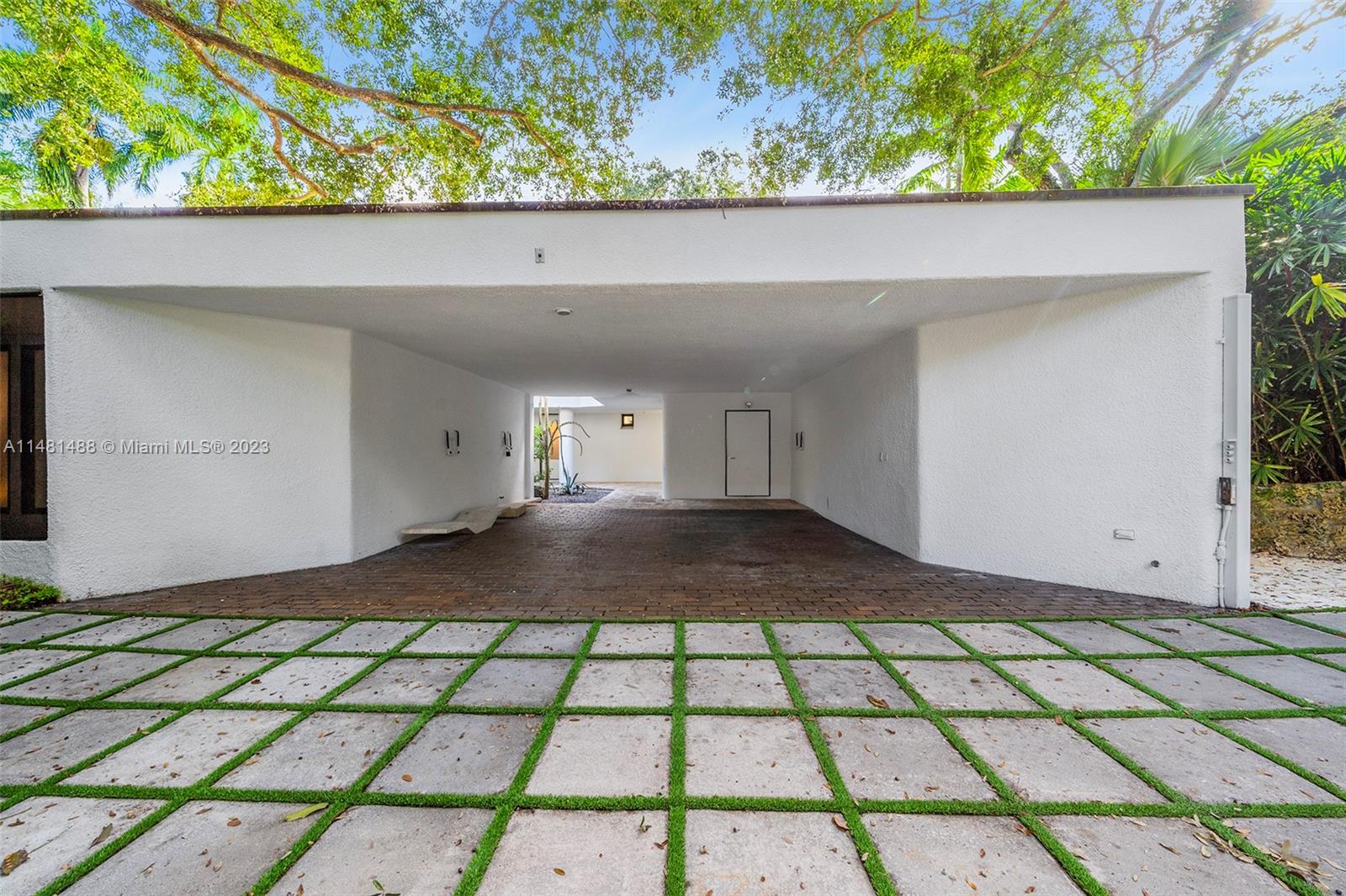 LEAFY WAY - Residential