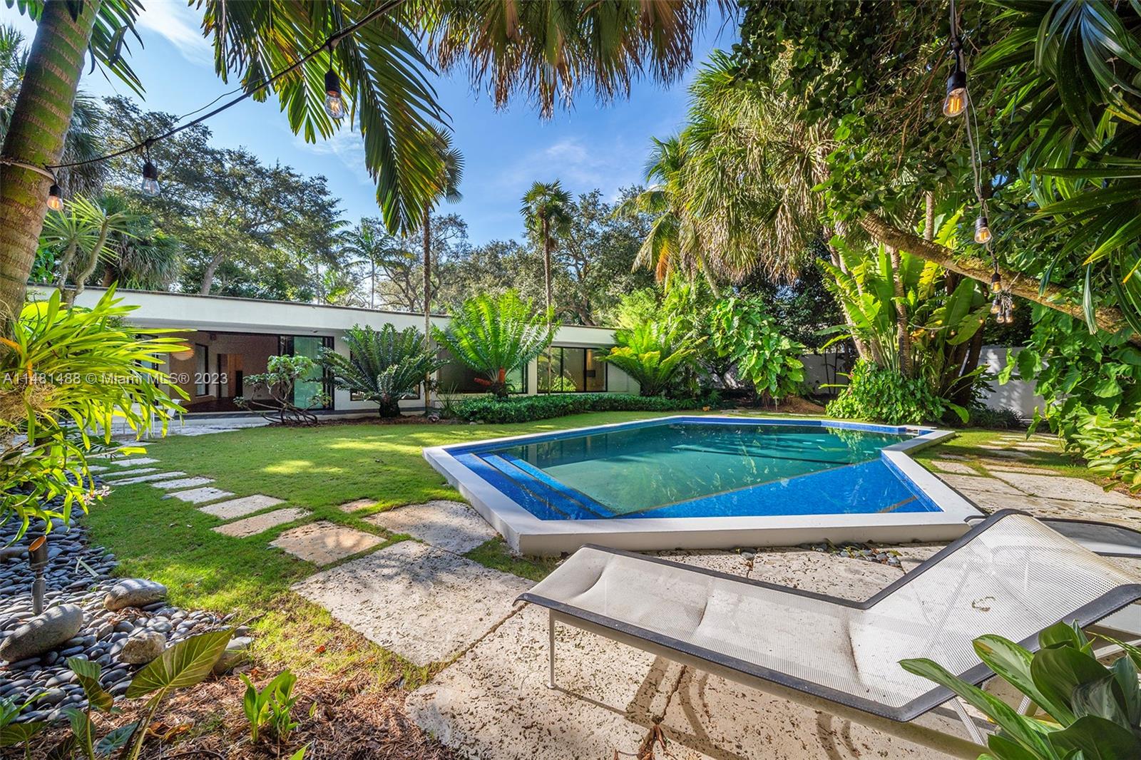 LEAFY WAY - Residential