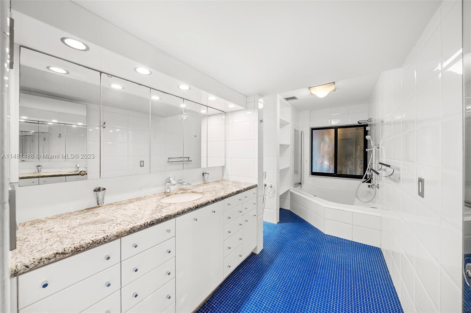 LEAFY WAY - Residential