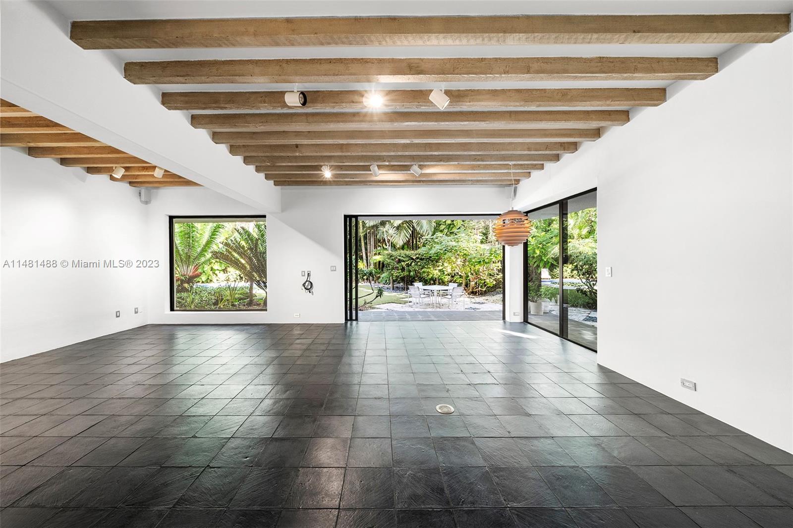 LEAFY WAY - Residential