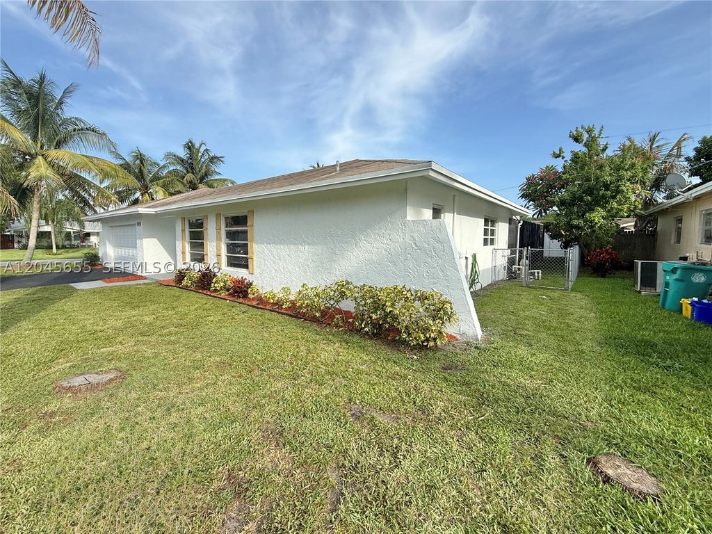 Photo of 1154 SW 27th Ave, Boynton Beach, FL 33426 (MLS # A12045655)