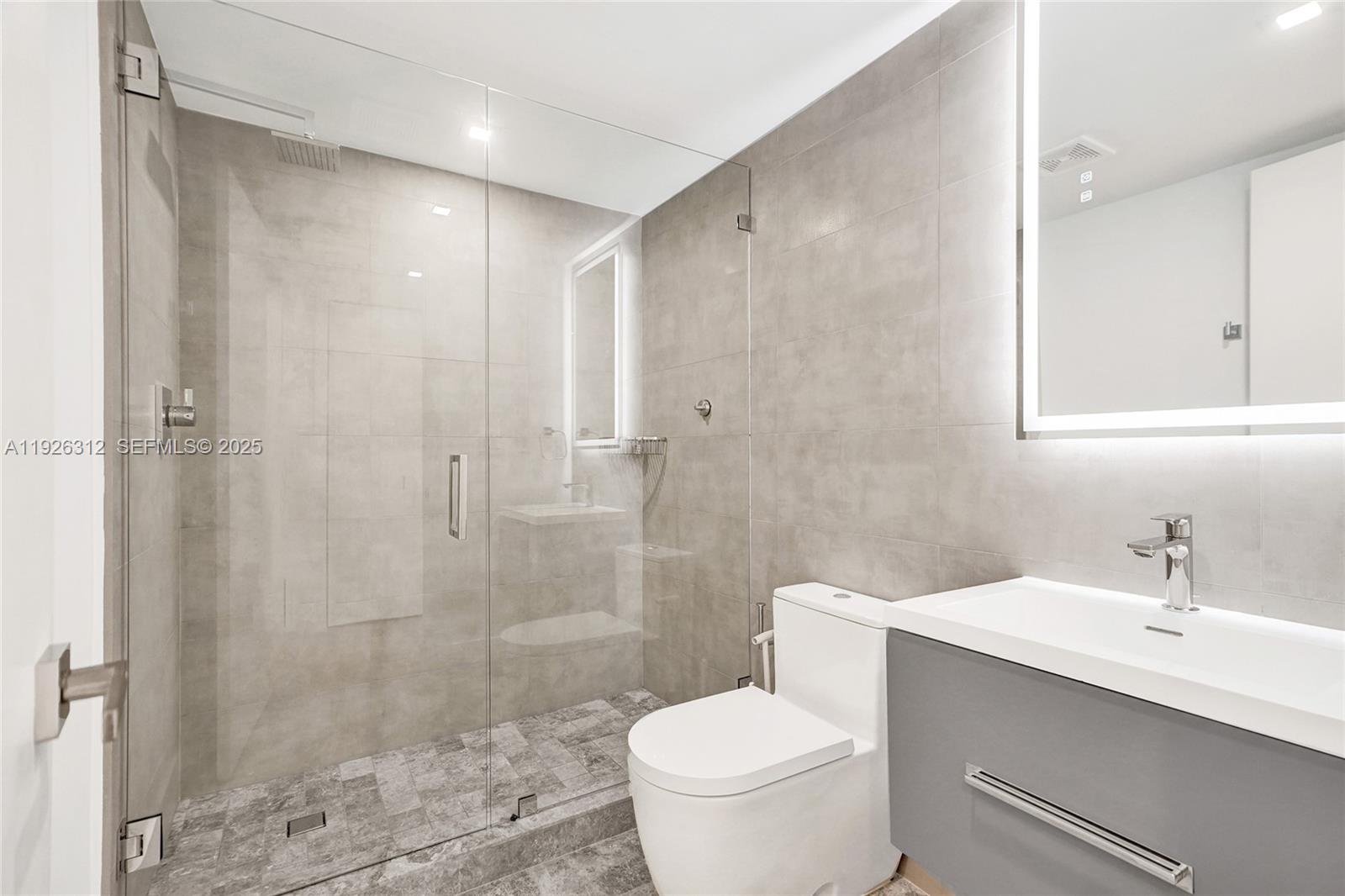 KEY CASSA CONDO - Residential Lease