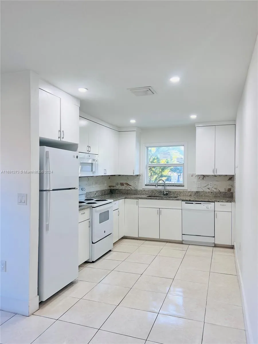 Pompano Beach, Florida 33060, United States, 3 Bedrooms Bedrooms, ,2 BathroomsBathrooms,Residential,Pending,33681