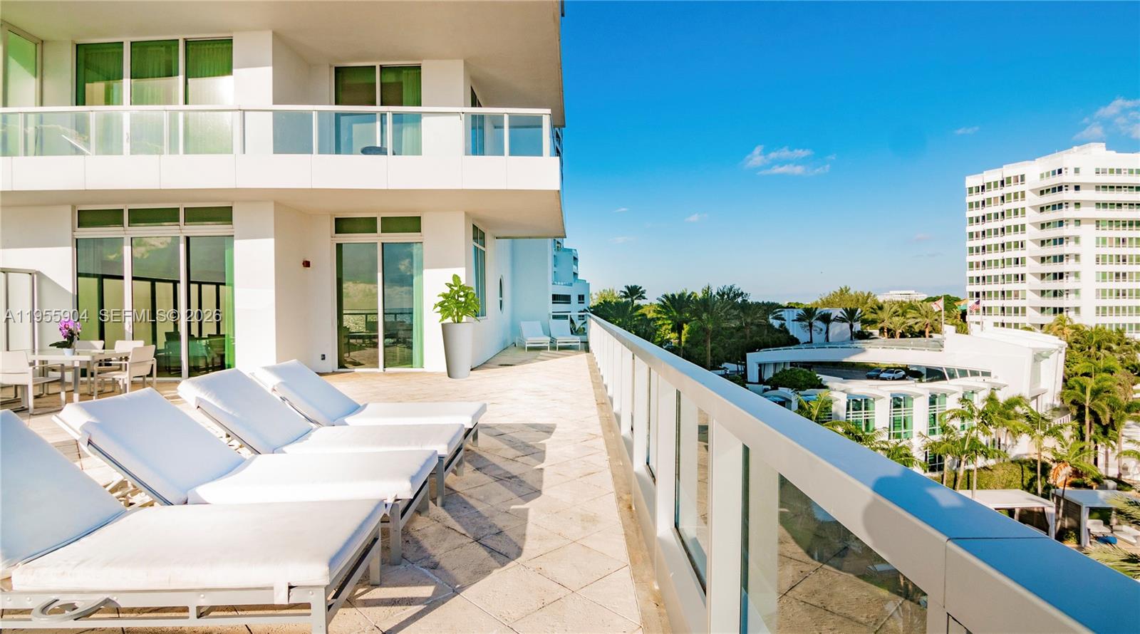 FONTAINEBLEAU III - Residential