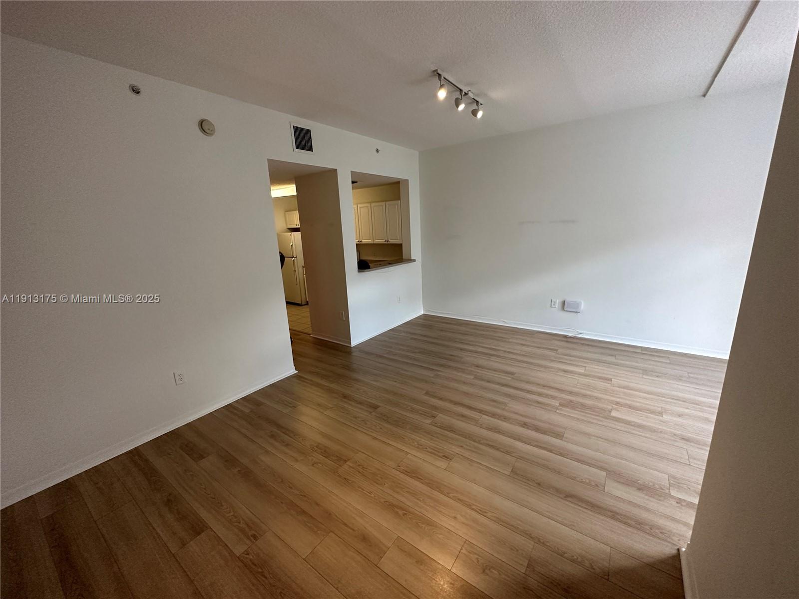 VILLAGE AT ABACOA CONDO - Residential Lease