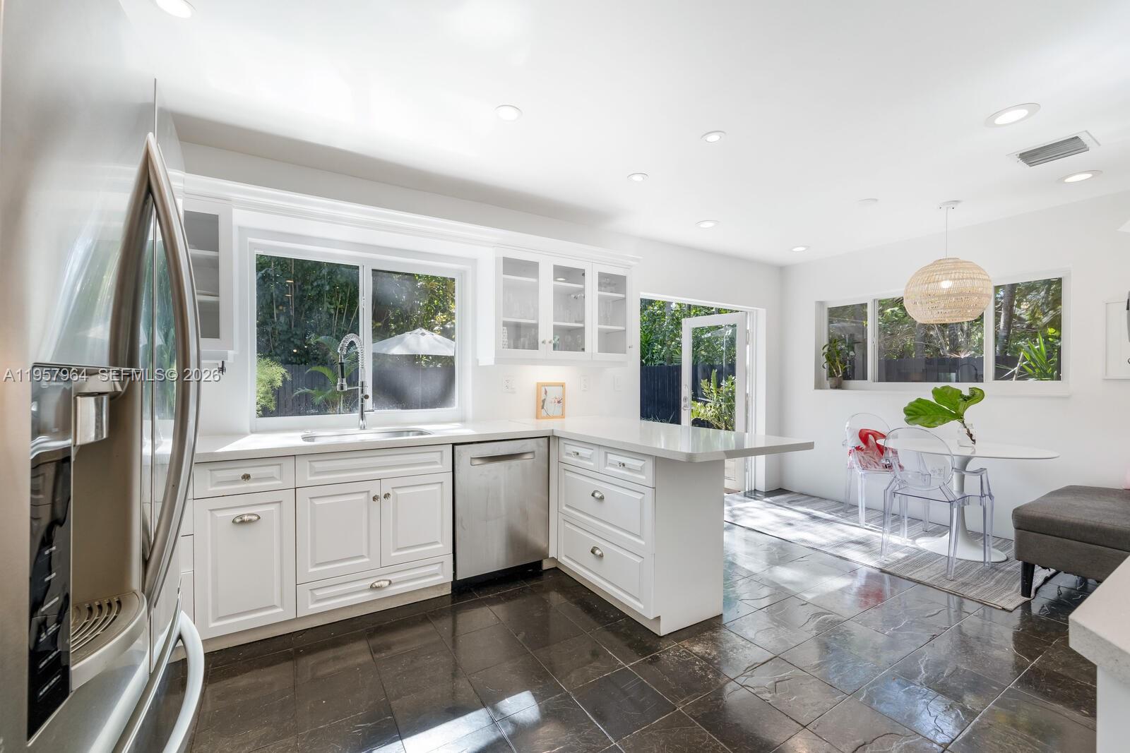 COLLEGE GROVES - Residential