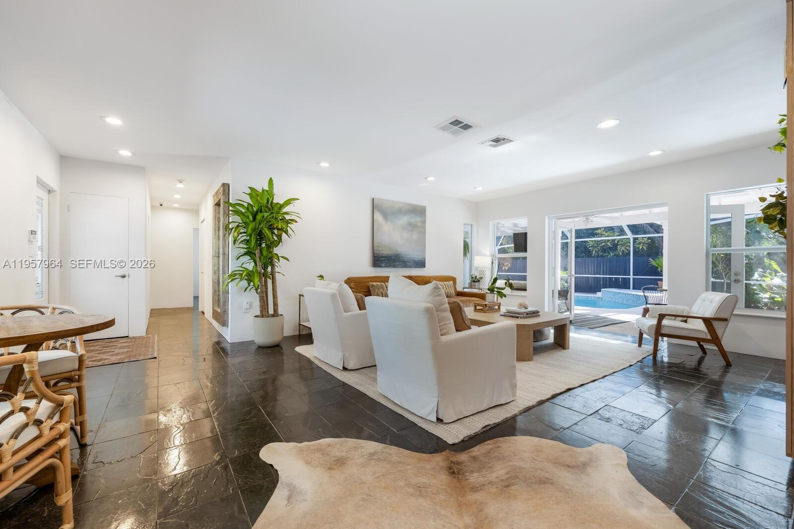 COLLEGE GROVES - Residential