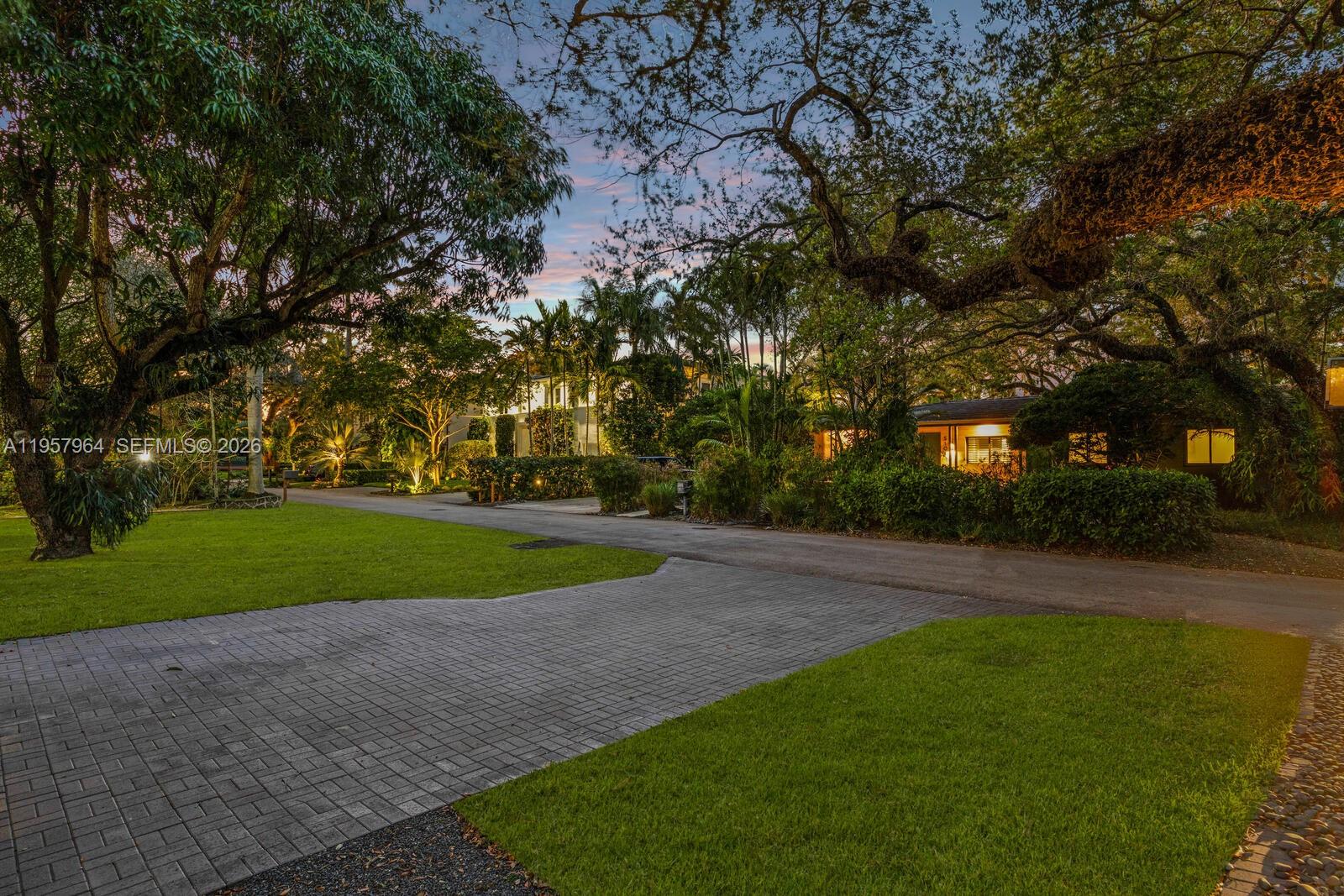 COLLEGE GROVES - Residential