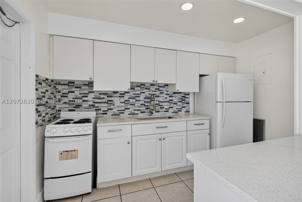 Photo of 2115 N 17th Ct #3, Hollywood, FL 33020 (MLS # A12073630)