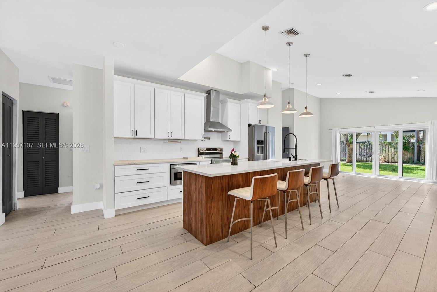 LAUDERDALE PARK 6-33 1/2 - Residential Lease