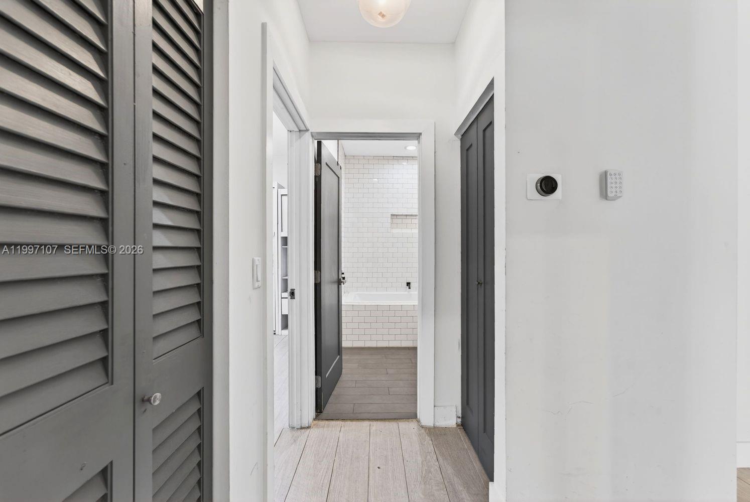 LAUDERDALE PARK 6-33 1/2 - Residential Lease