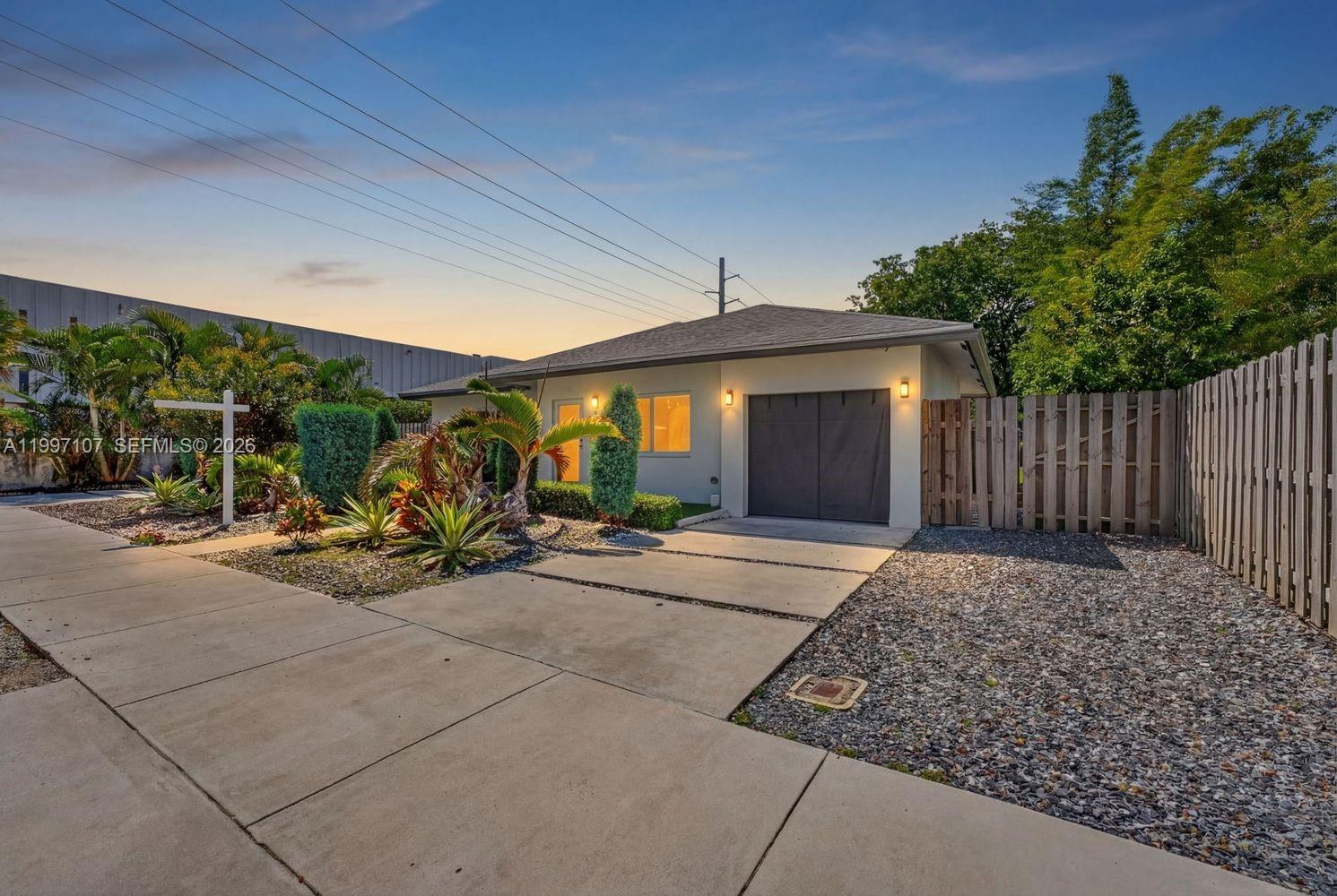 LAUDERDALE PARK 6-33 1/2 - Residential Lease