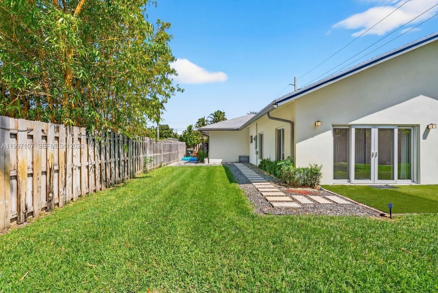 LAUDERDALE PARK 6-33 1/2 - Residential Lease