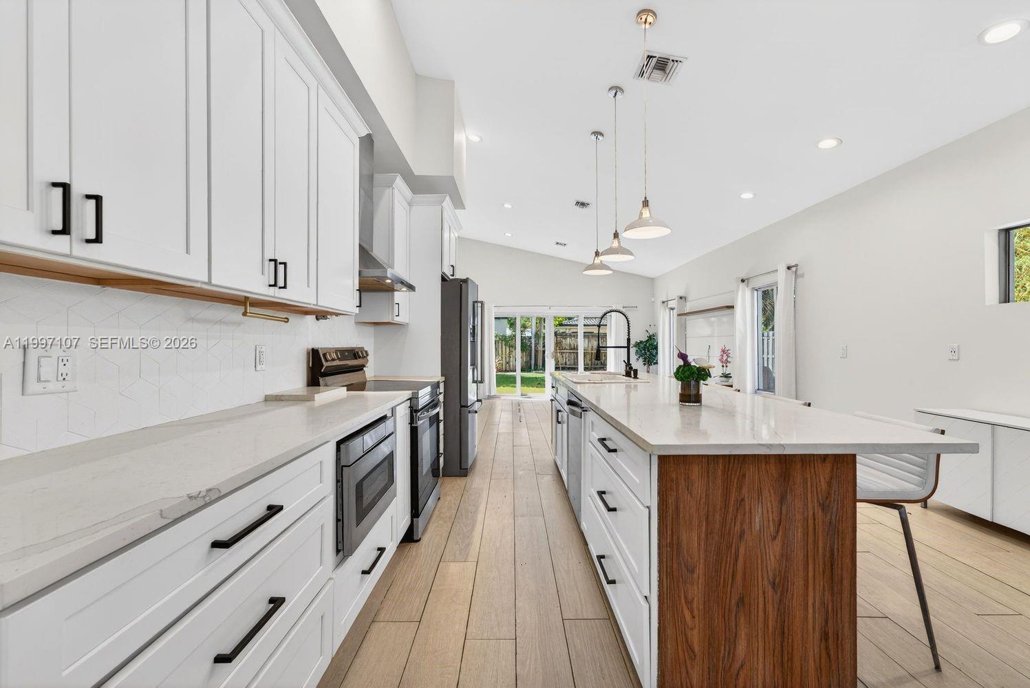 LAUDERDALE PARK 6-33 1/2 - Residential Lease