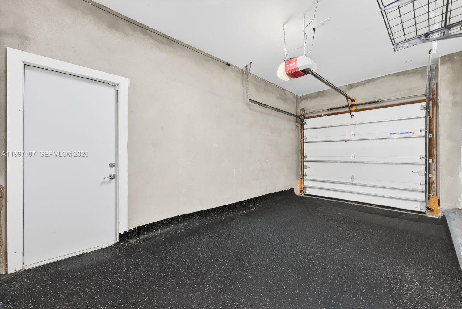 LAUDERDALE PARK 6-33 1/2 - Residential Lease