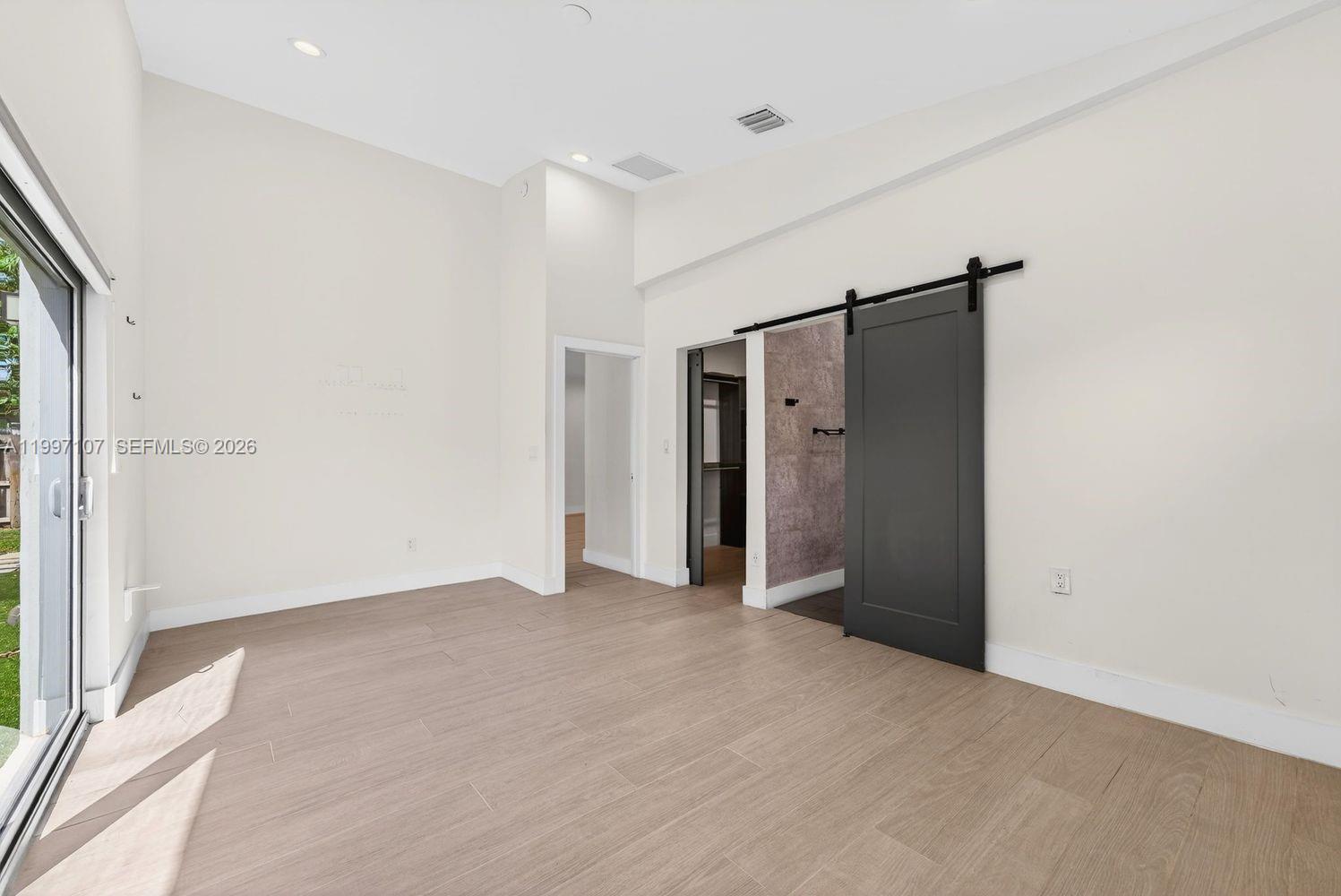 LAUDERDALE PARK 6-33 1/2 - Residential Lease