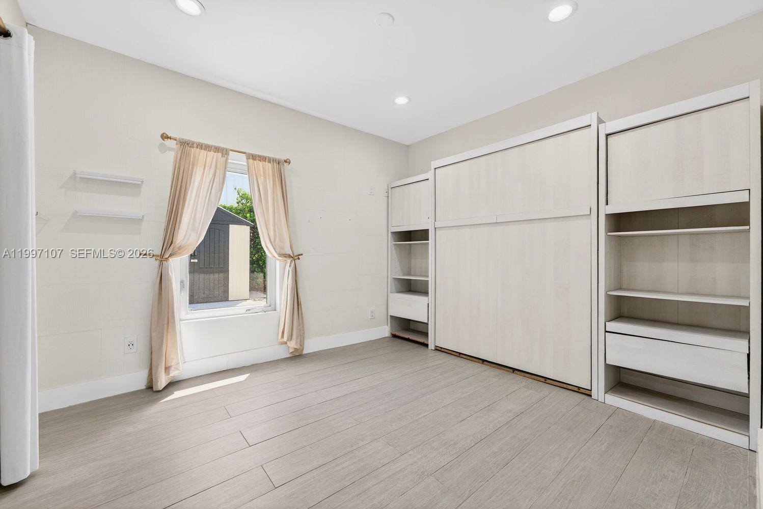 LAUDERDALE PARK 6-33 1/2 - Residential Lease