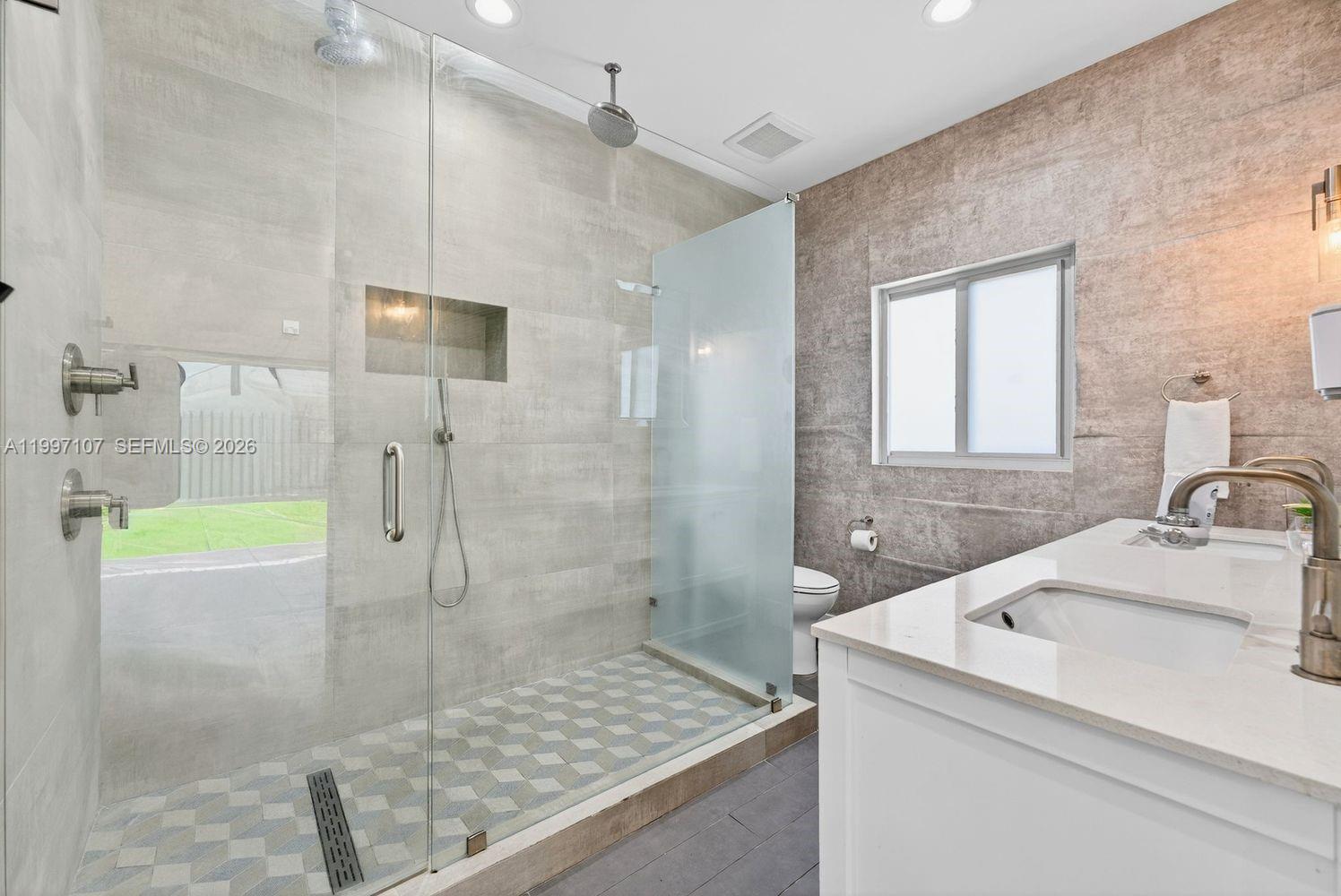 LAUDERDALE PARK 6-33 1/2 - Residential Lease