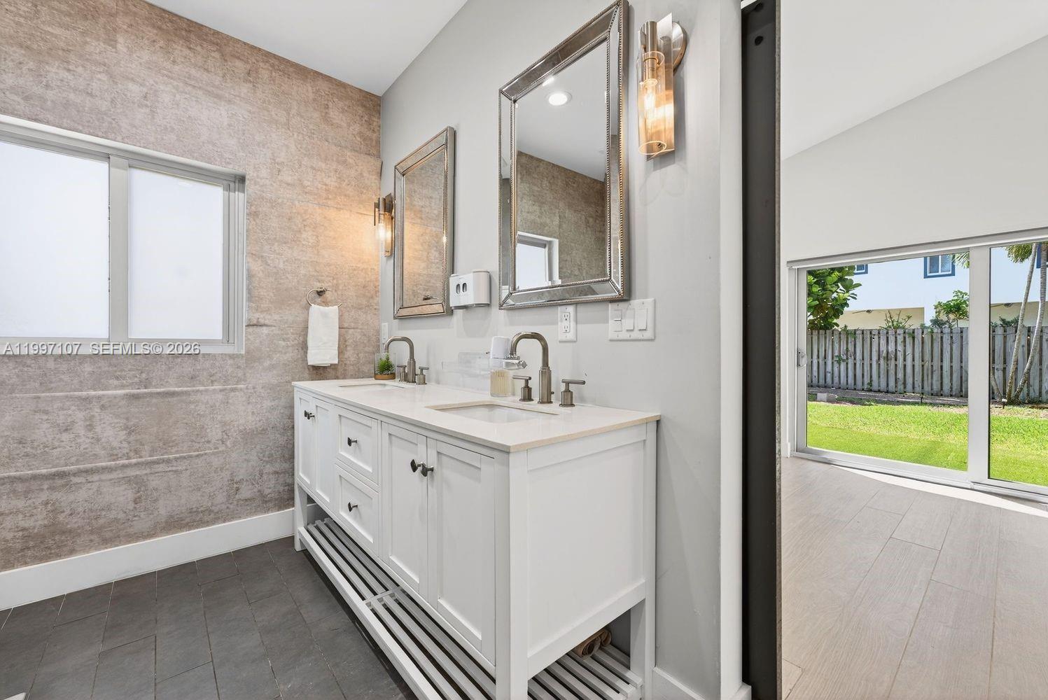 LAUDERDALE PARK 6-33 1/2 - Residential Lease