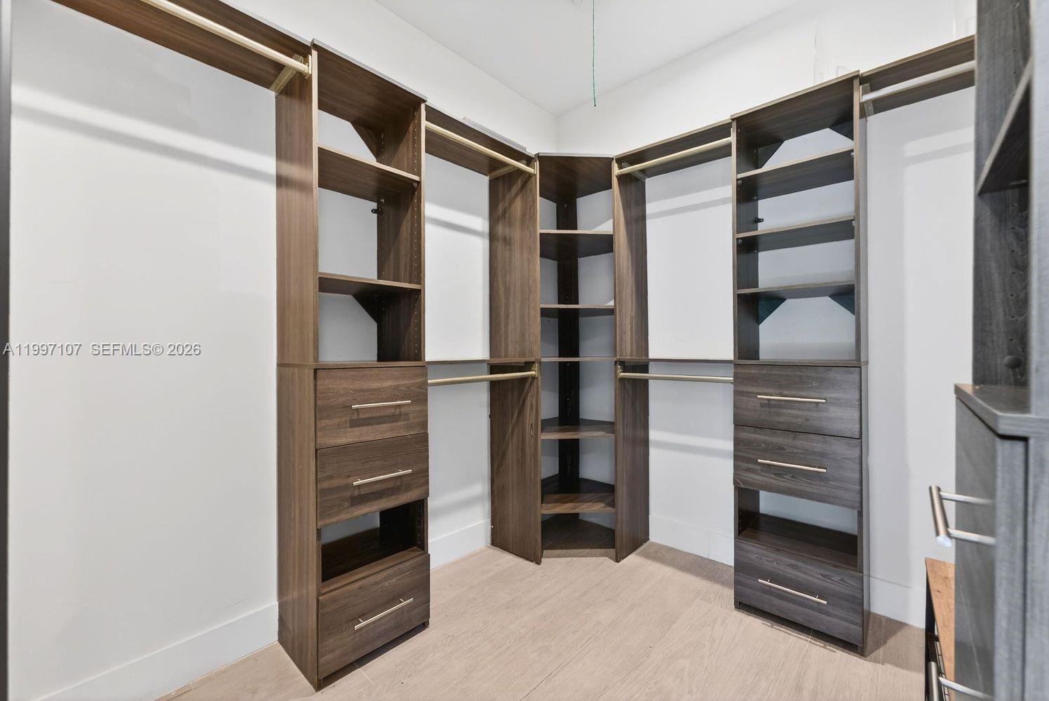 LAUDERDALE PARK 6-33 1/2 - Residential Lease