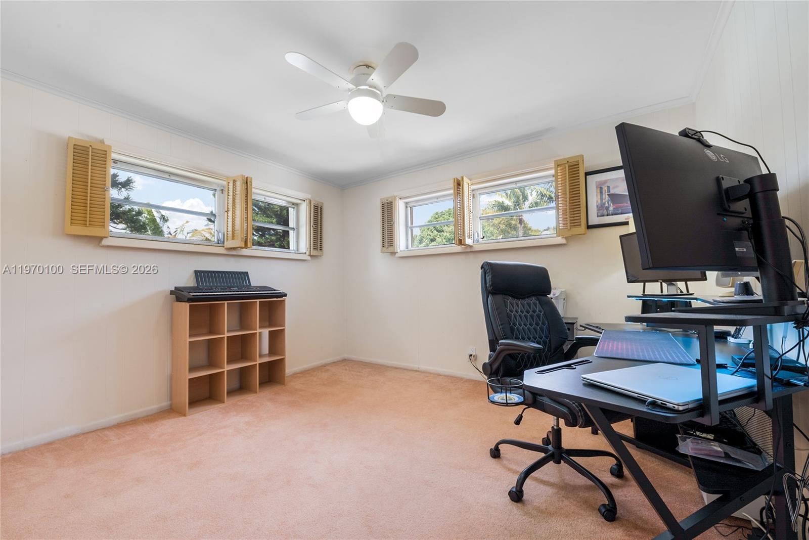 HOLLYWOOD HILLS - Residential