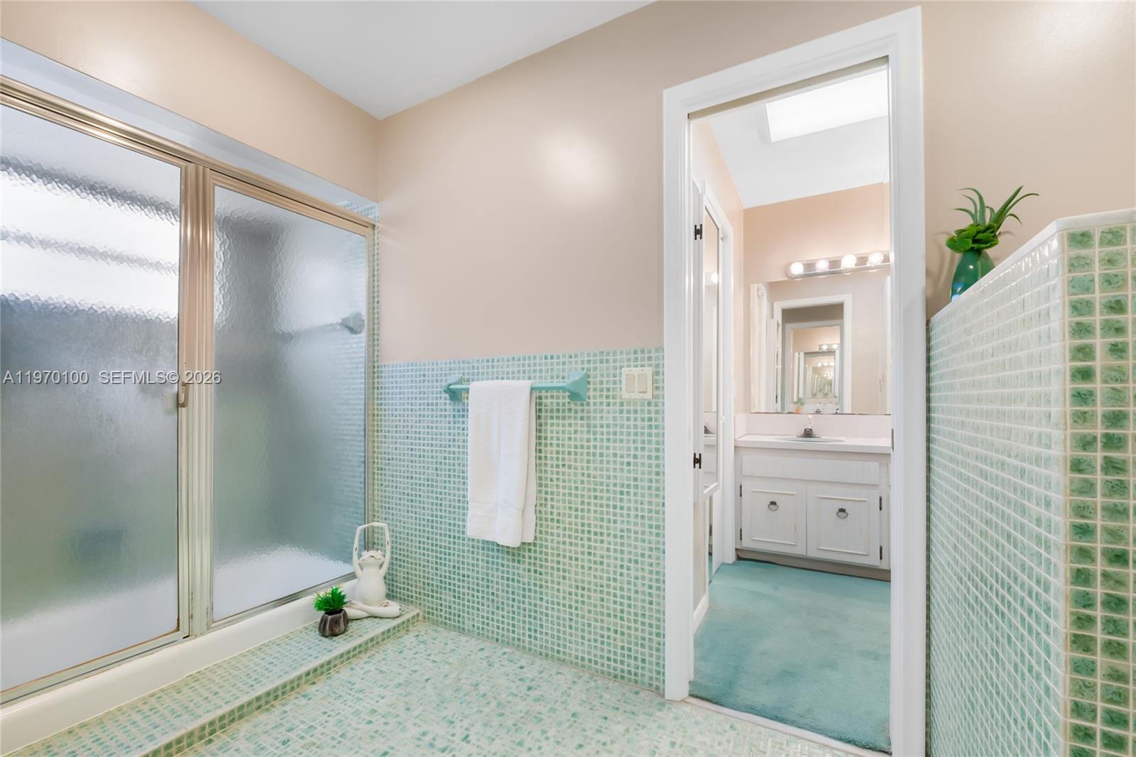 HOLLYWOOD HILLS - Residential