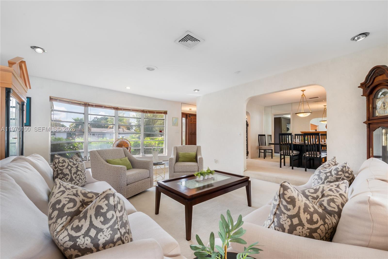 HOLLYWOOD HILLS - Residential