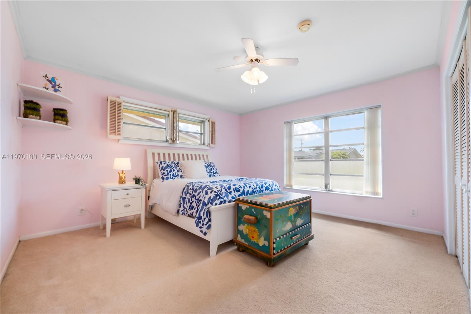 HOLLYWOOD HILLS - Residential