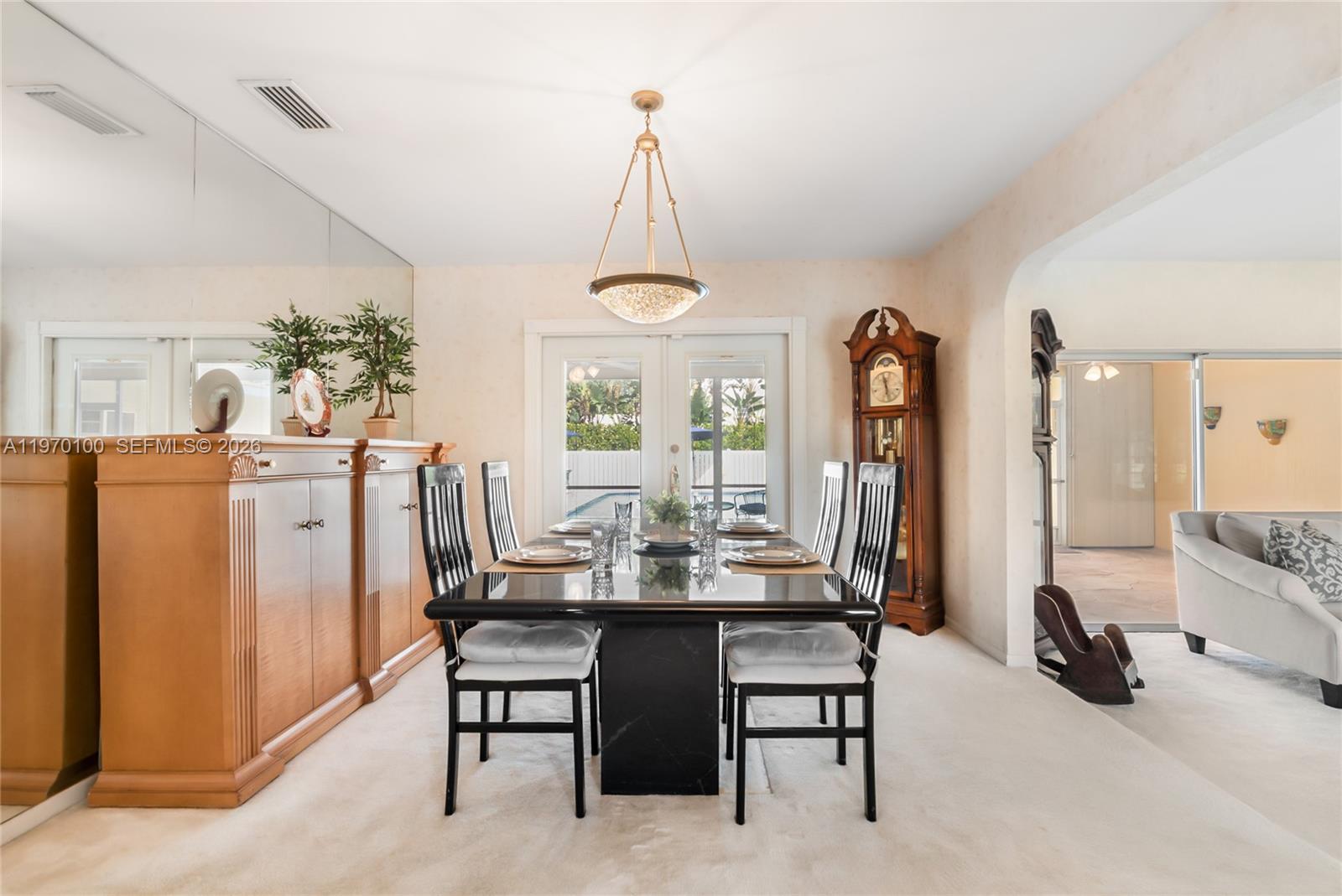 HOLLYWOOD HILLS - Residential