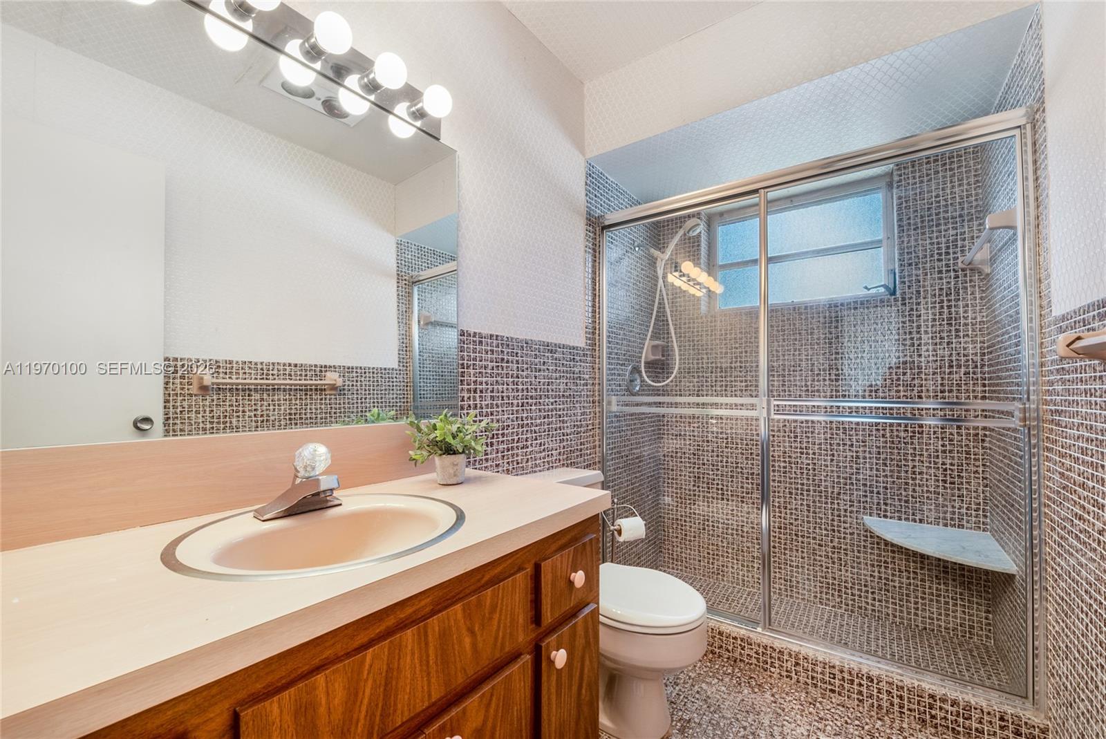 HOLLYWOOD HILLS - Residential