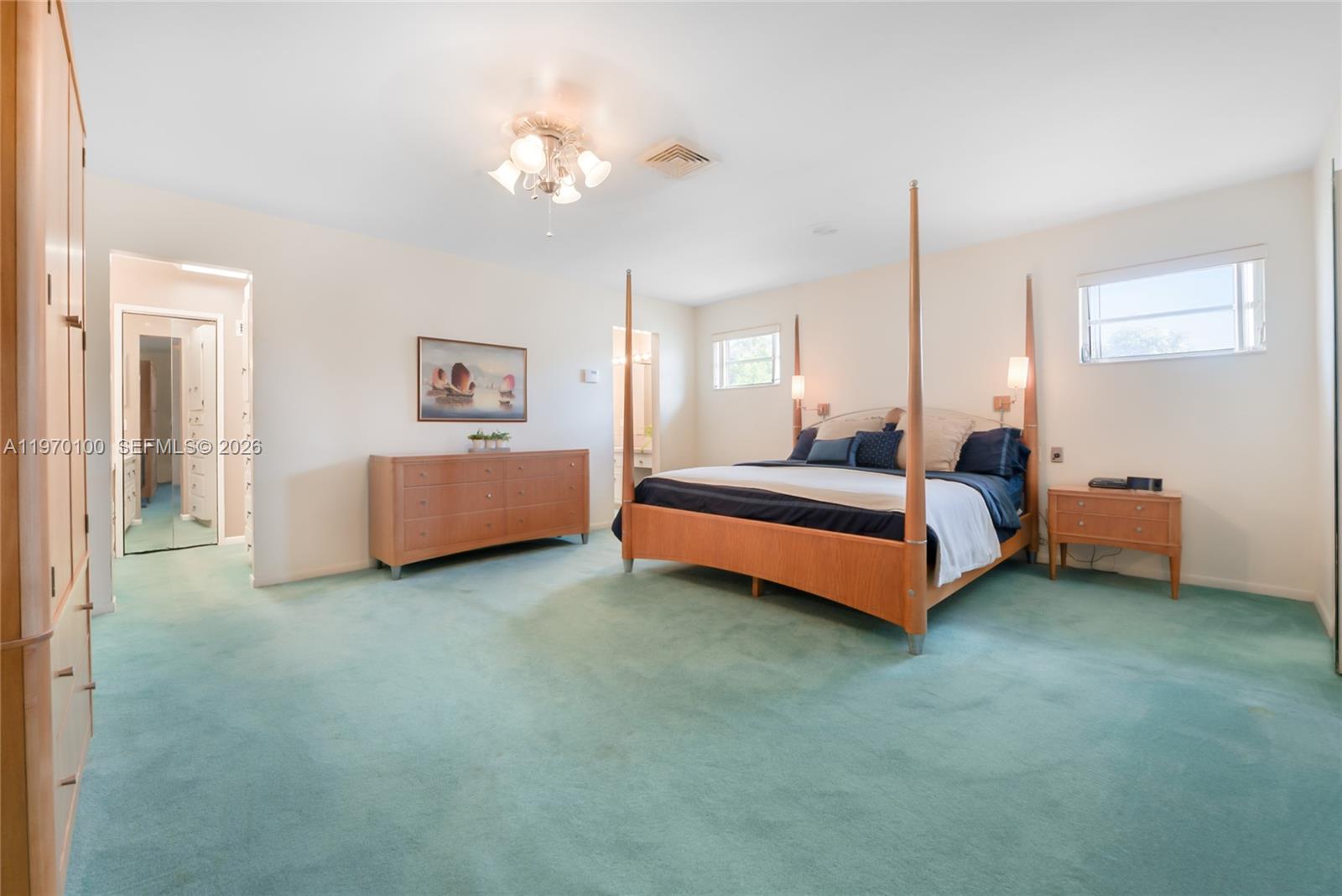 HOLLYWOOD HILLS - Residential