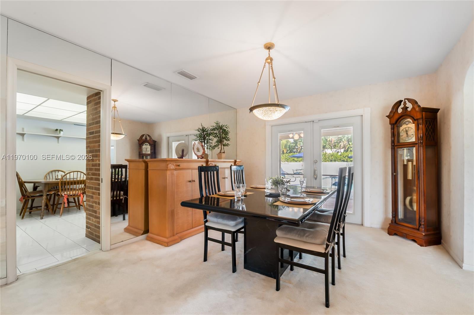 HOLLYWOOD HILLS - Residential