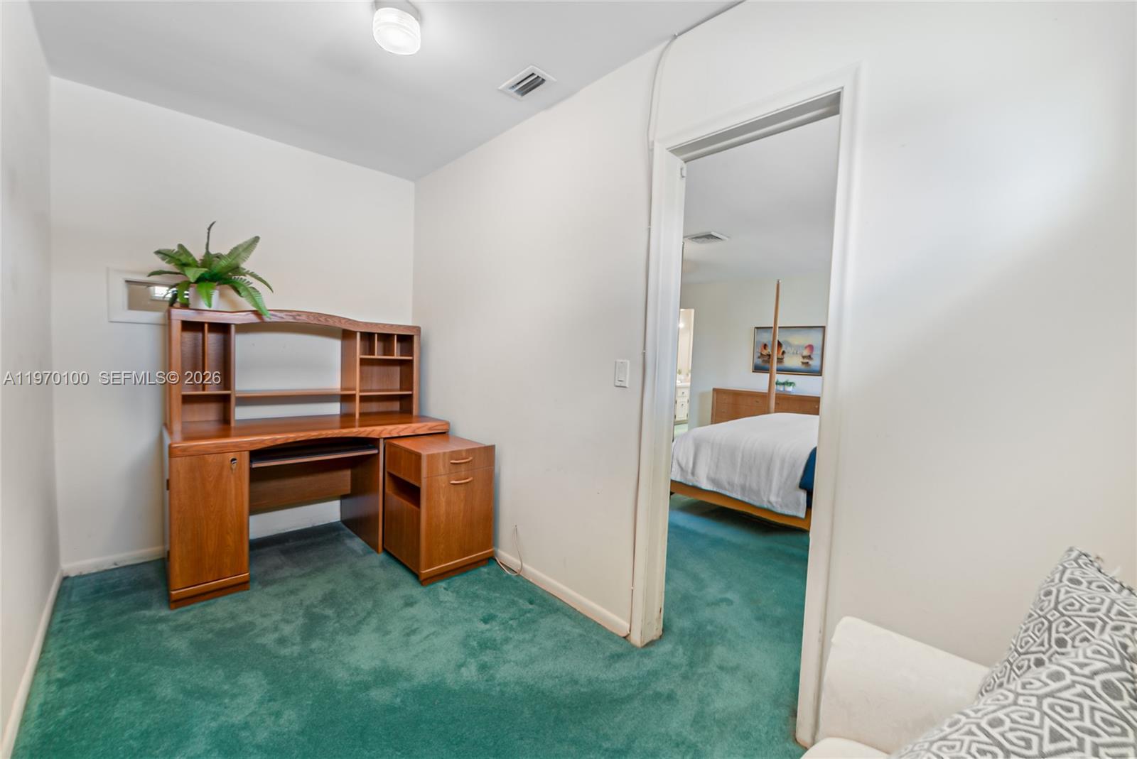 HOLLYWOOD HILLS - Residential