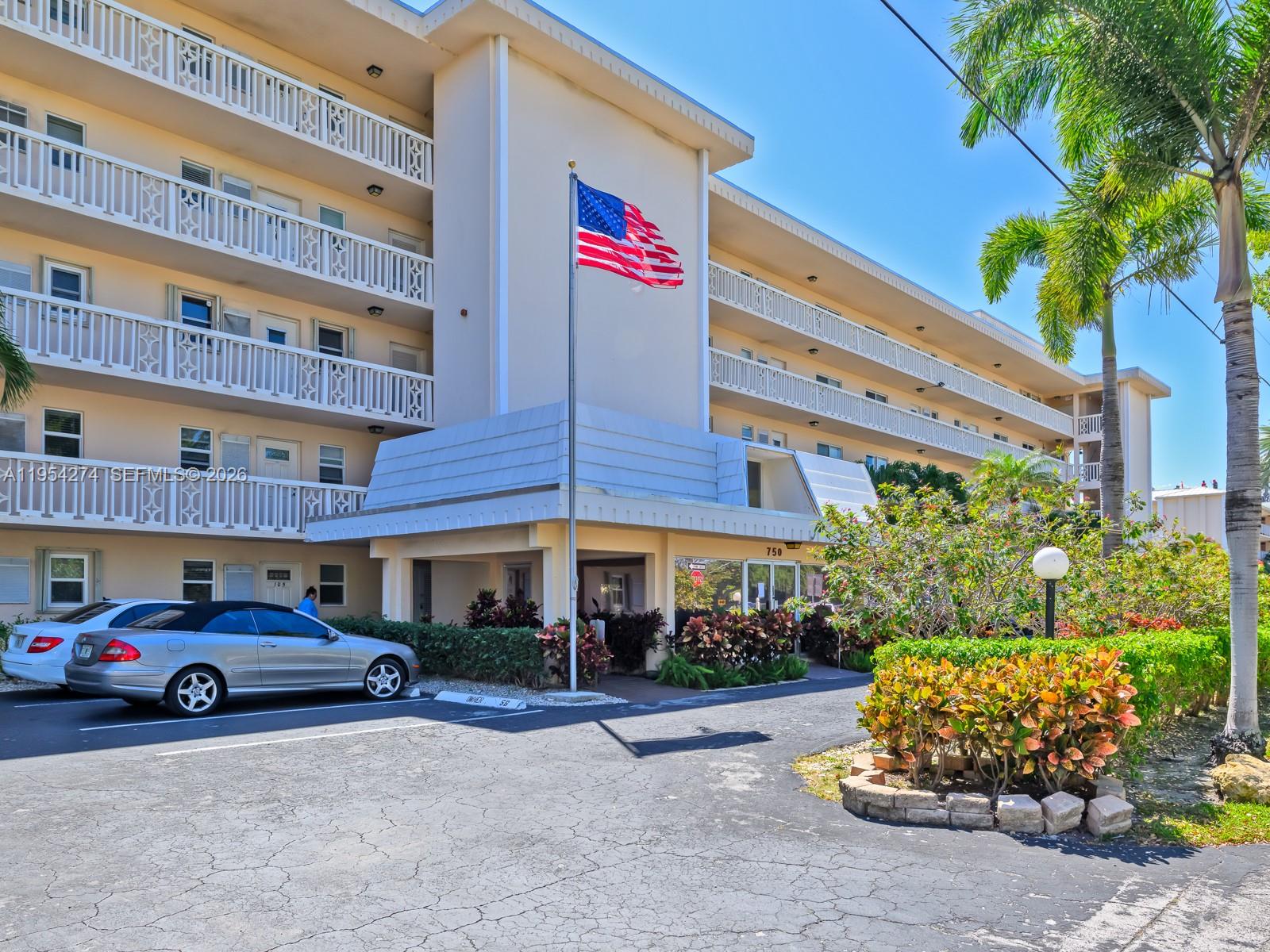 BOCA HOUSE CONDO - Residential