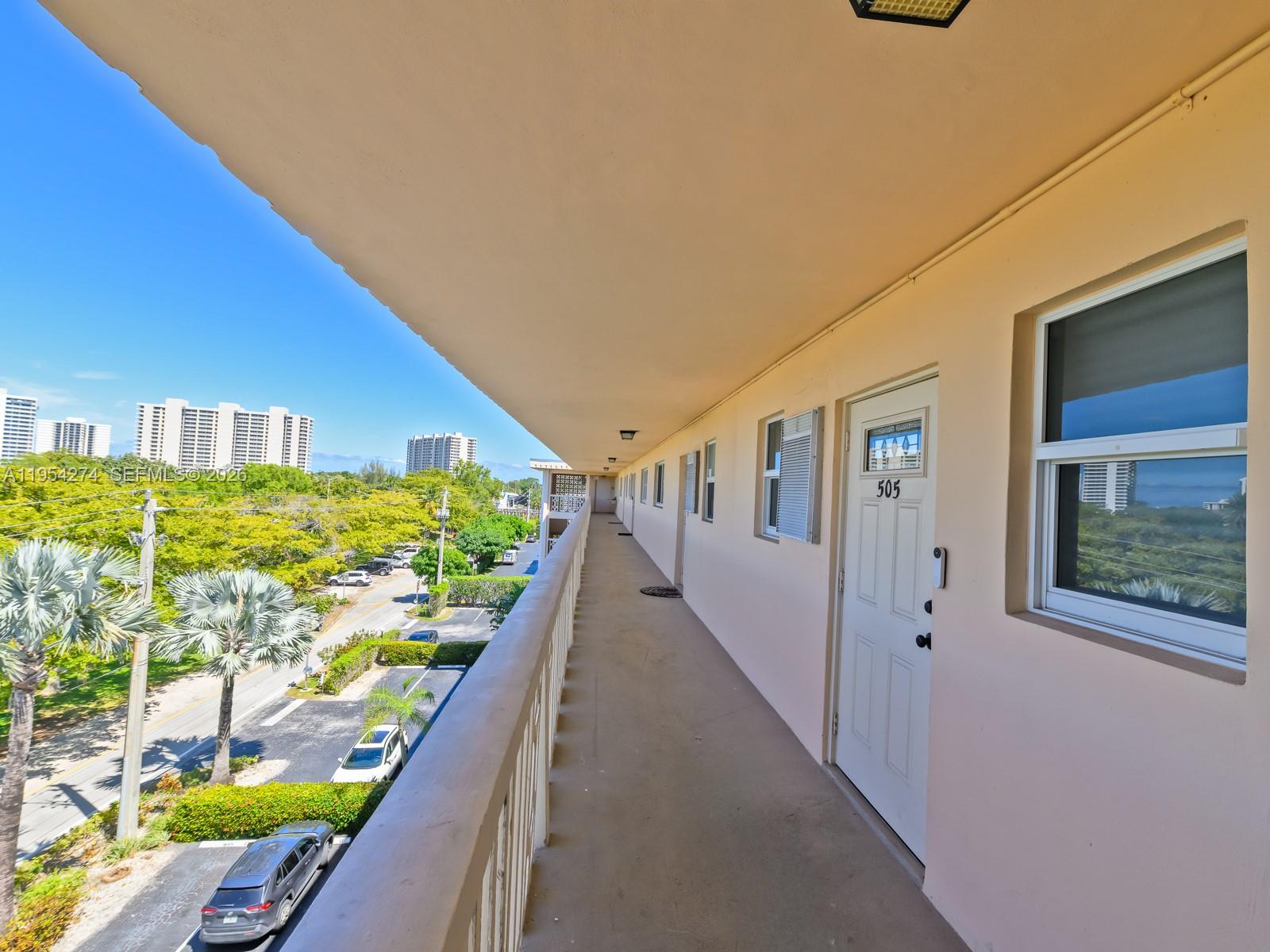 BOCA HOUSE CONDO - Residential