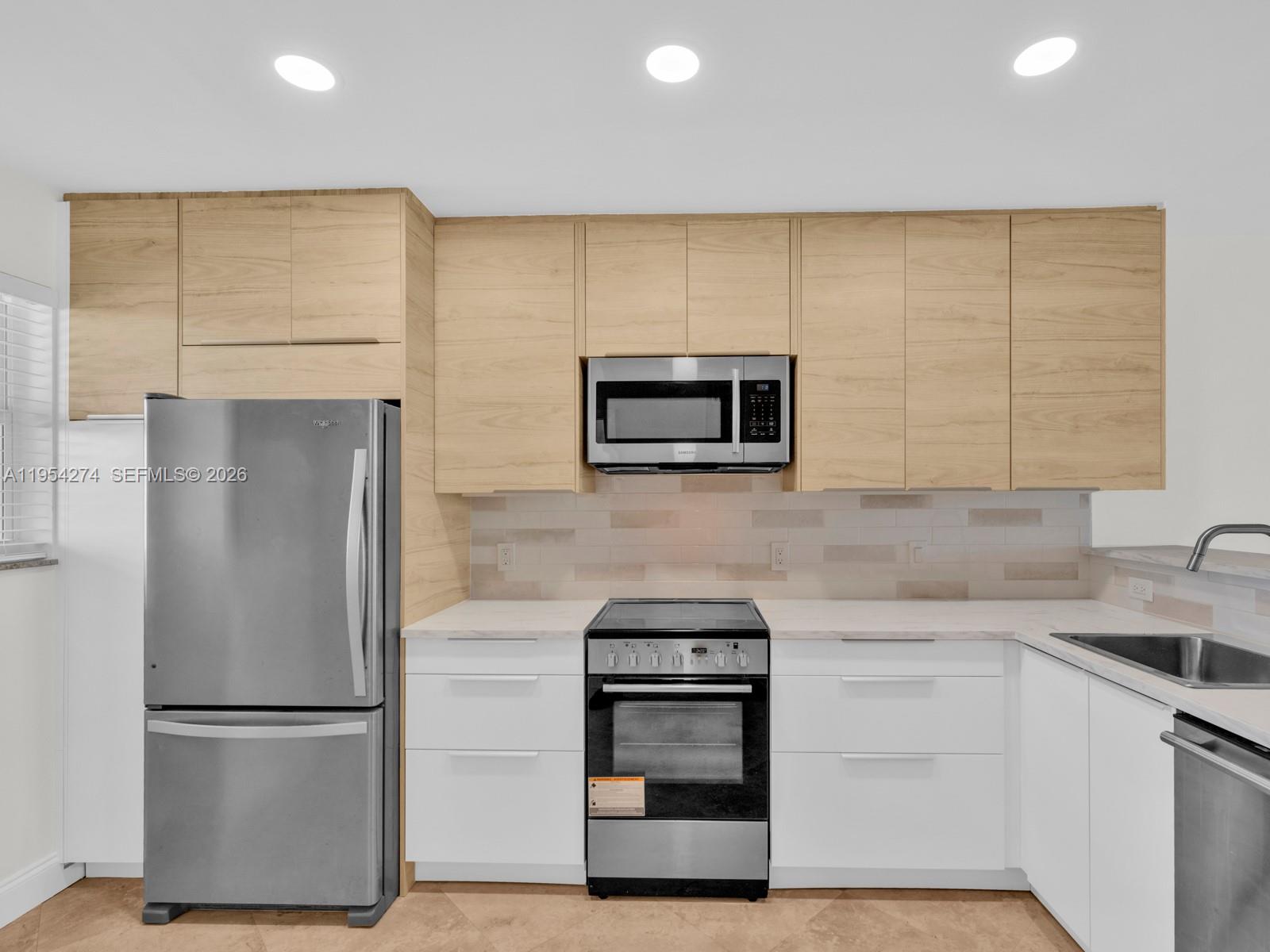 BOCA HOUSE CONDO - Residential