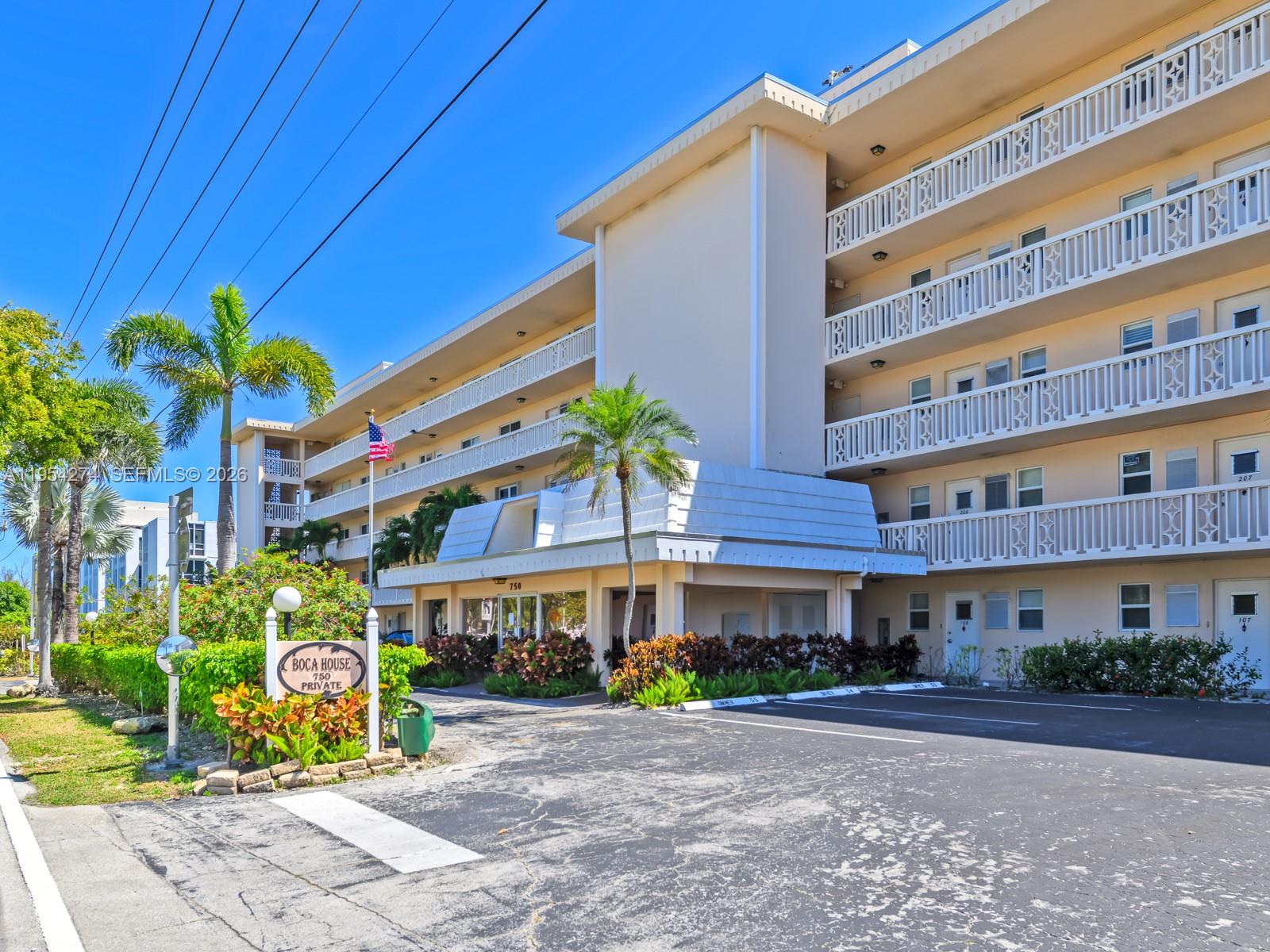 BOCA HOUSE CONDO - Residential