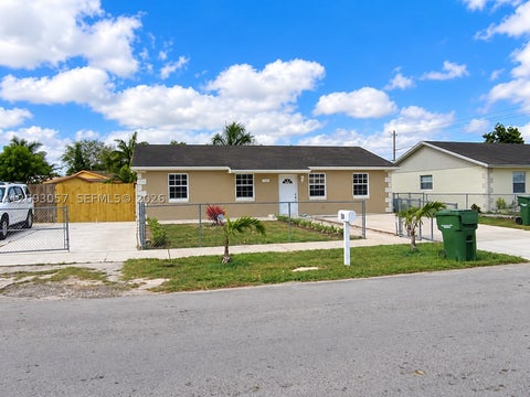 Photo of 34 SW 17th Ave, Homestead, FL 33030 (MLS # A12093057)