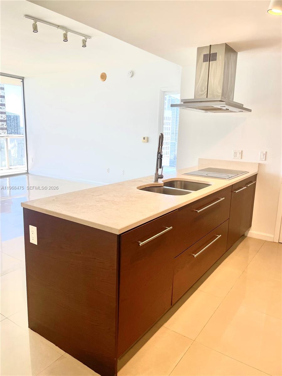 495 BRICKELL AV 3011