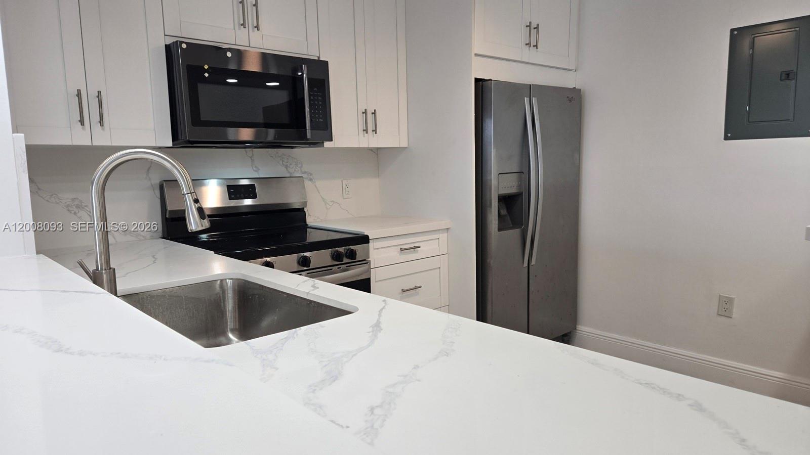 110 S Shore Dr 4E