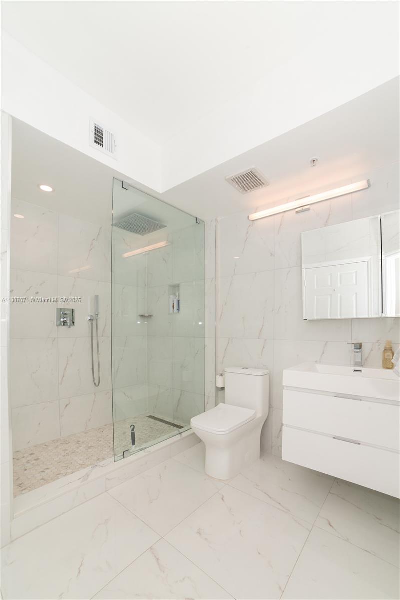 PORTO BELLAGIO CONDO - Residential