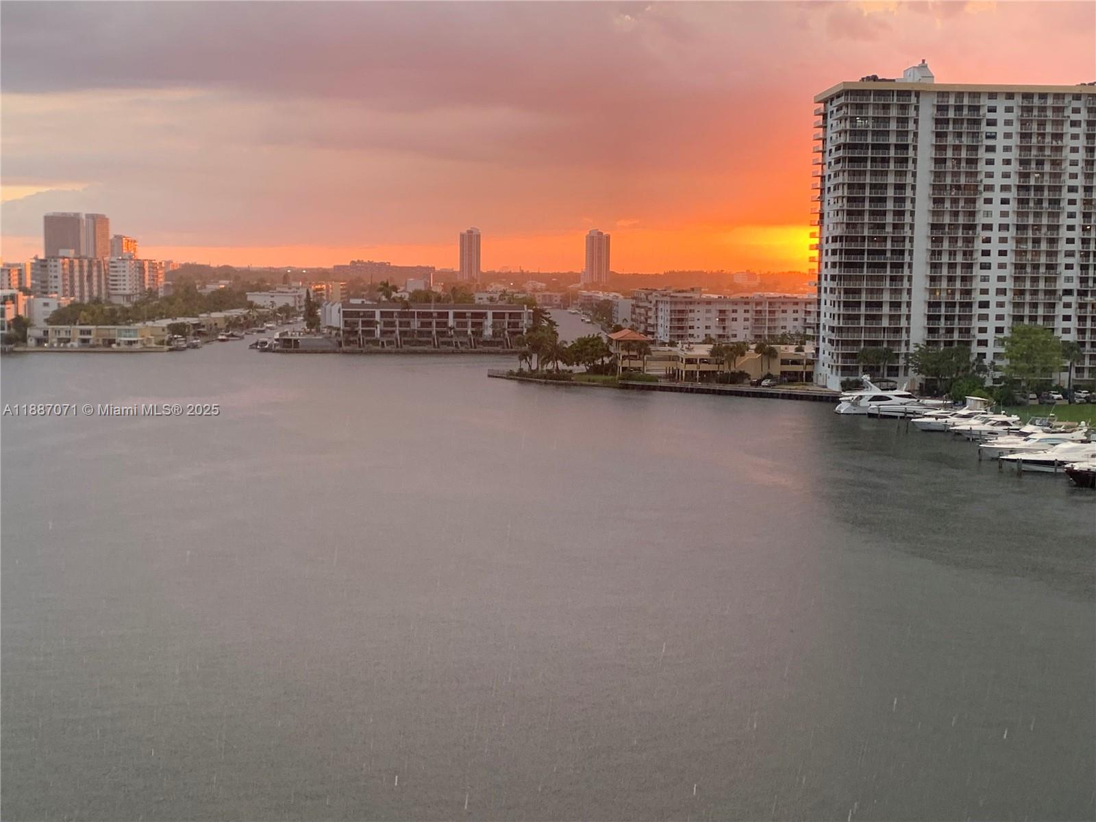 PORTO BELLAGIO CONDO - Residential