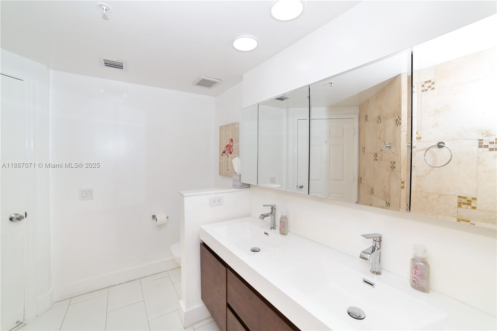 PORTO BELLAGIO CONDO - Residential