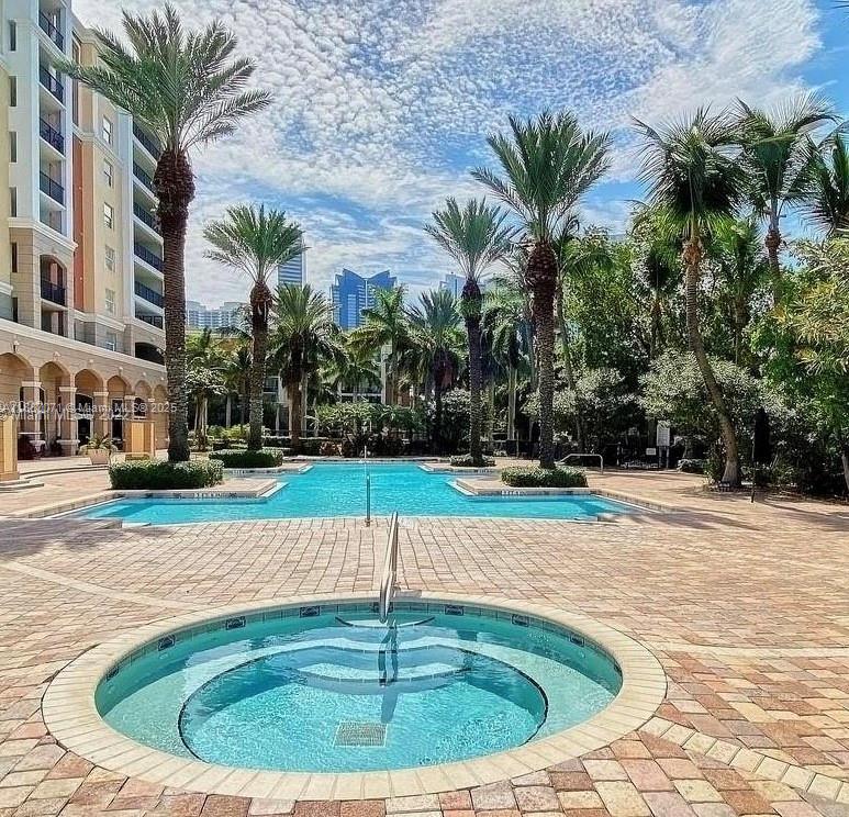 PORTO BELLAGIO CONDO - Residential