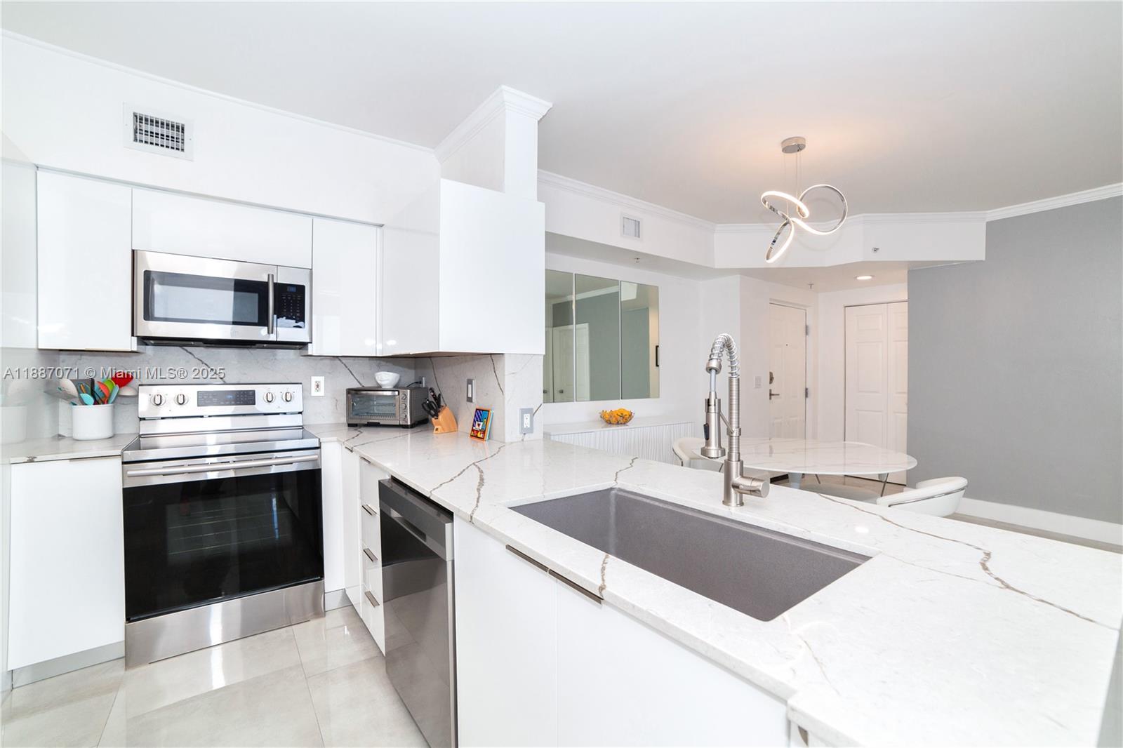 PORTO BELLAGIO CONDO - Residential