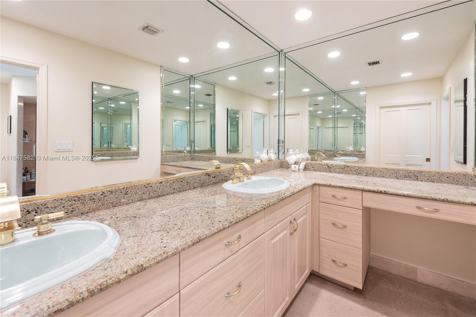 JANEMARY ESTATES - Residential